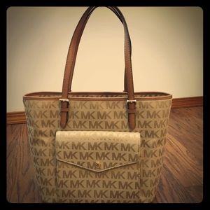 Authentic Michael Kors Jet Set Camel Tote